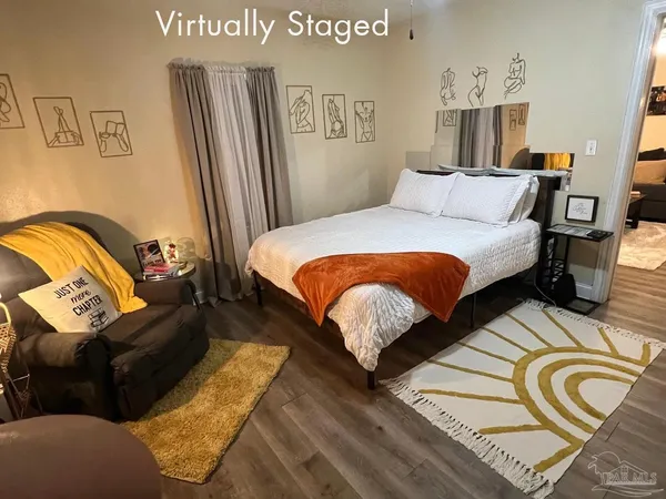 $990 | 900 North Pace Boulevard, Pensacola, FL 32505