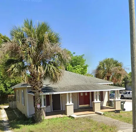 $990 | 900 North Pace Boulevard, Pensacola, FL 32505