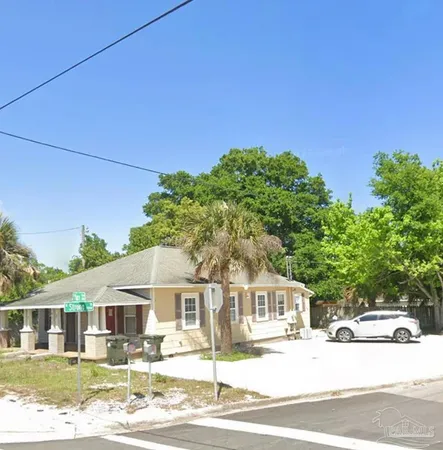 $990 | 900 North Pace Boulevard, Pensacola, FL 32505