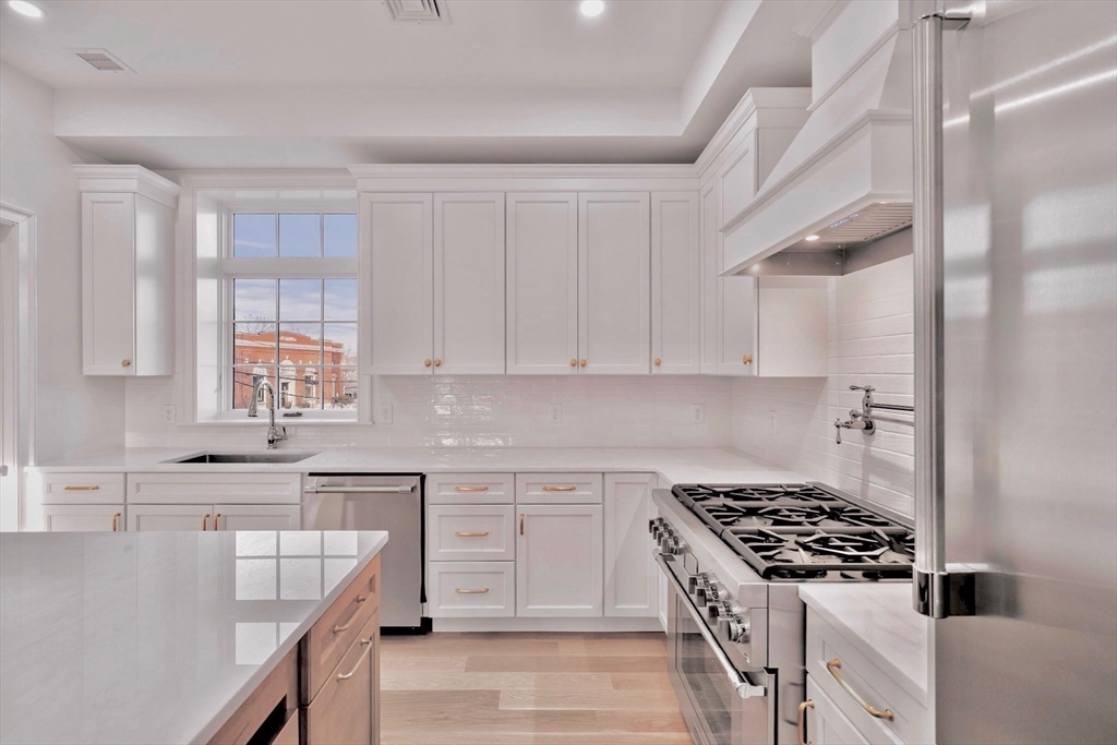 66 Pleasant Street, Unit 2 Marblehead, MA 01945 - Photo 5 of 20