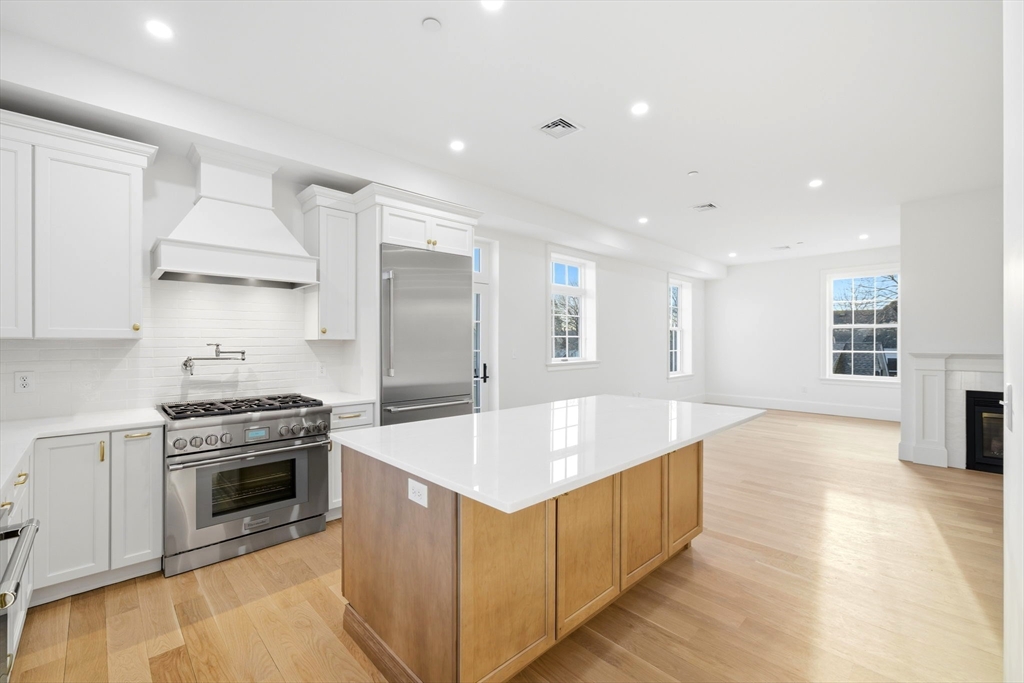 66 Pleasant Street, Unit 2 Marblehead, MA 01945 - Photo 7 of 20