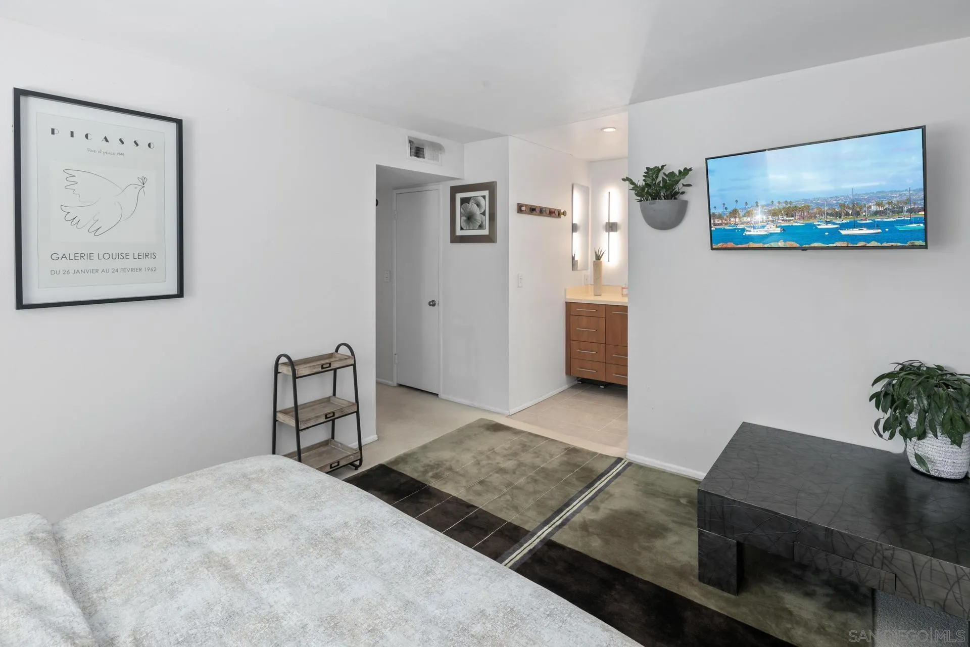 3266 1st Avenue, Unit 20 San Diego, CA 92103 - Photo 15 of 37 a bedroom with furniture and a potted plant