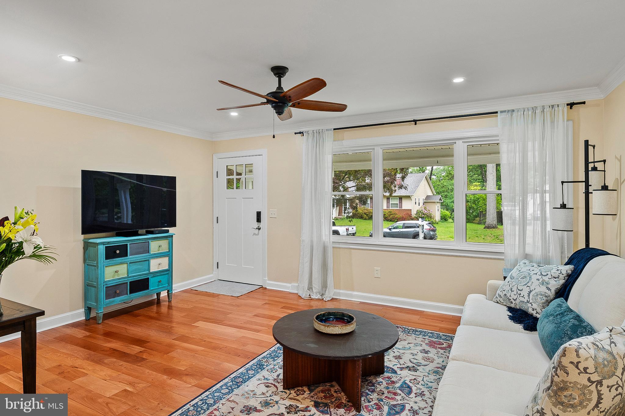 1531 Manor View Road Davidsonville, MD 21035 - Photo 5 of 41 Living Room