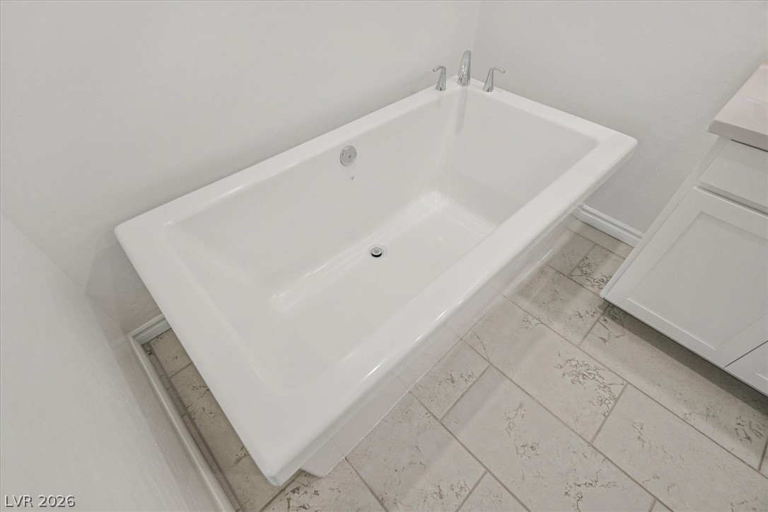 2555 Hampton Road, Unit 11203 Henderson, NV 89052 - Photo 19 of 50 Soaking Tub