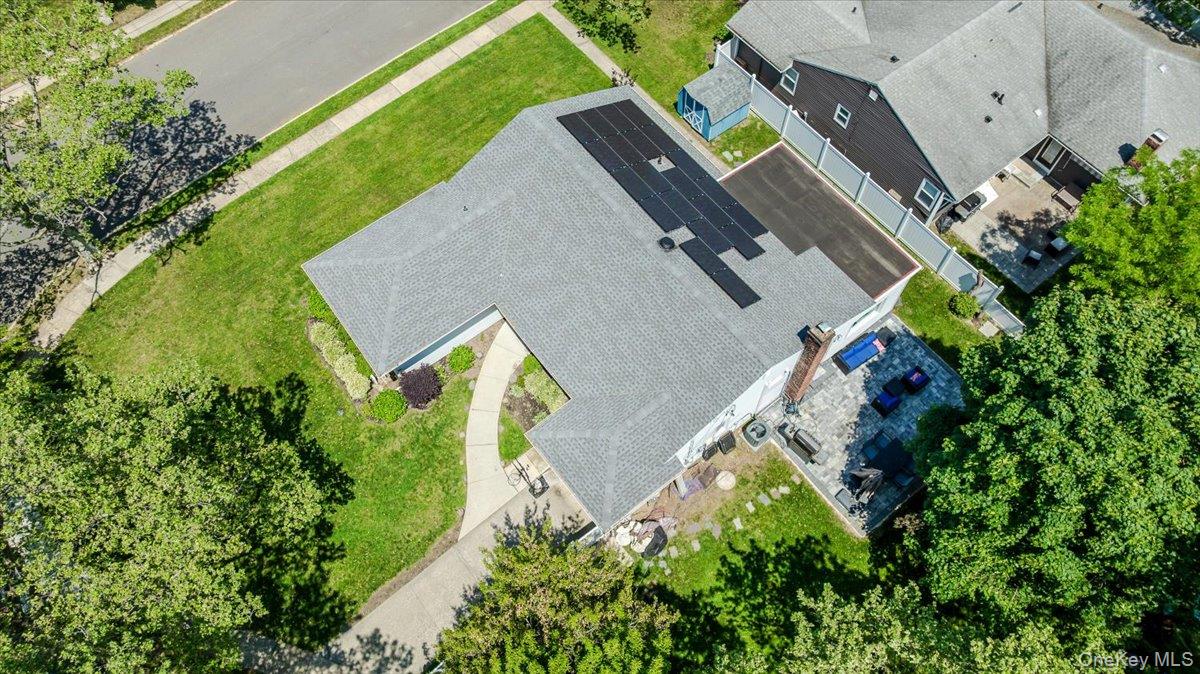 534 Allen Road Woodmere, NY 11598 - Photo 34 of 35 an aerial view of a house a garden and swimming pool