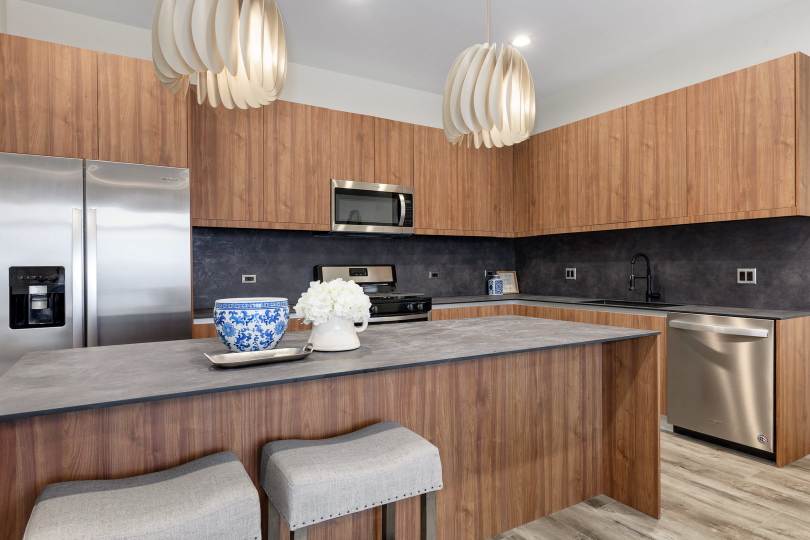 790 East Irving Park Road, Unit 3E Roselle, IL 60172 - Photo 5 of 18