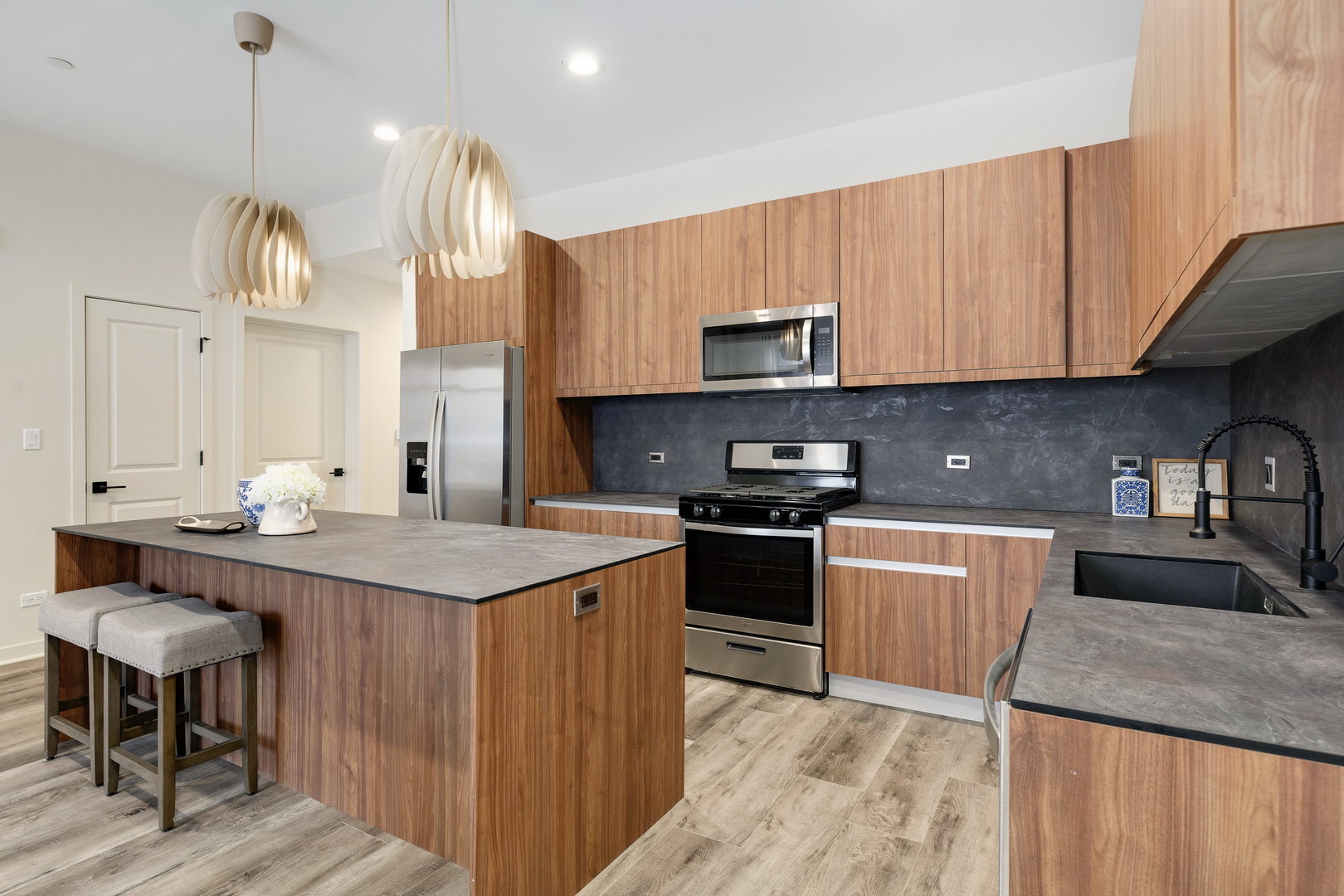 790 East Irving Park Road, Unit 3E Roselle, IL 60172 - Photo 6 of 18