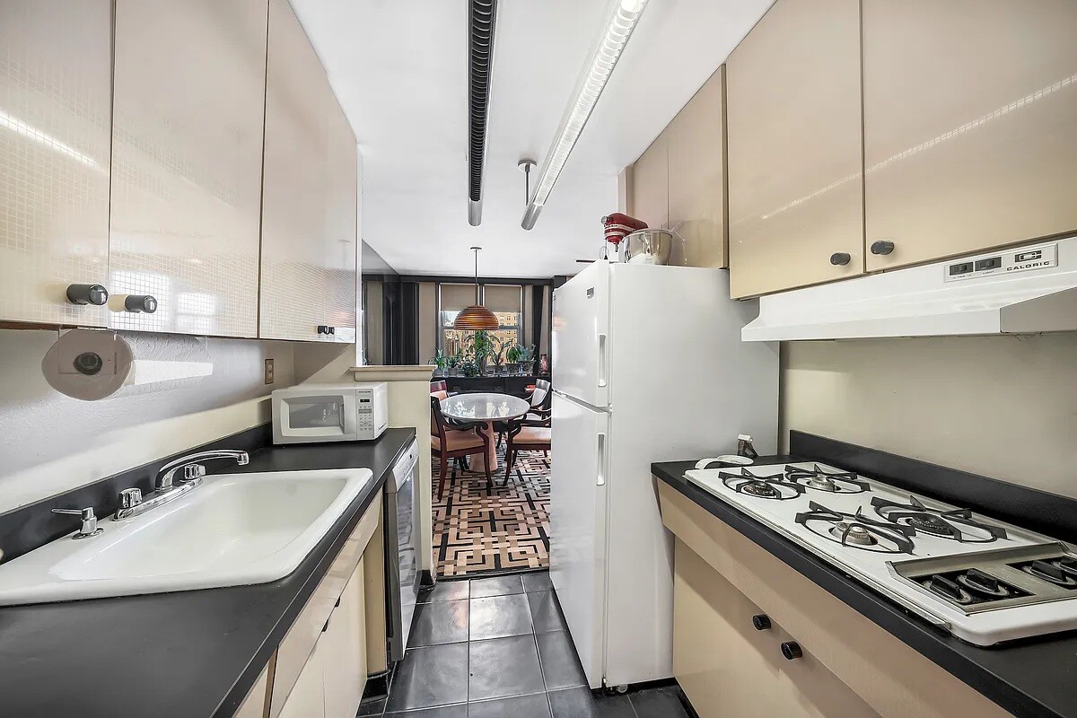 201 East 36th Street, Unit 14C Manhattan, NY 10016 - Photo 6 of 8