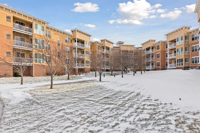 $365,000 | 600 Greenhaven Drive, Unit 110, Burnsville, MN 55306