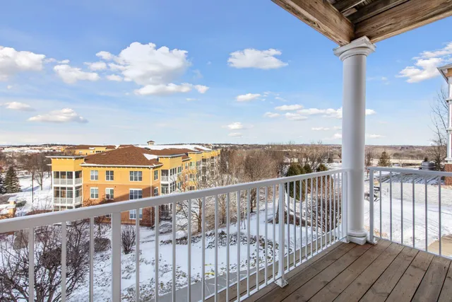 $365,000 | 600 Greenhaven Drive, Unit 110, Burnsville, MN 55306