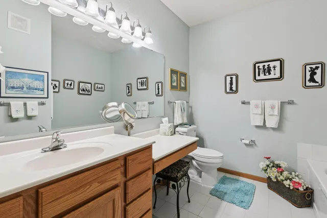 $365,000 | 600 Greenhaven Drive, Unit 110, Burnsville, MN 55306