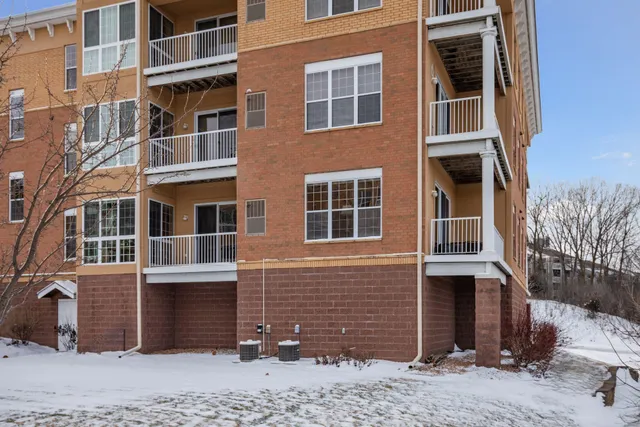 $365,000 | 600 Greenhaven Drive, Unit 110, Burnsville, MN 55306