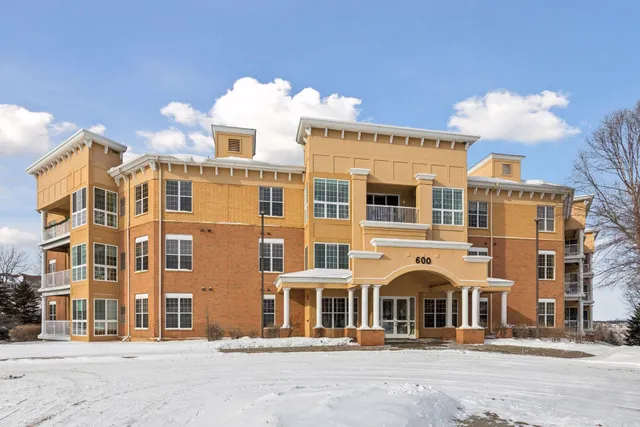 $365,000 | 600 Greenhaven Drive, Unit 110, Burnsville, MN 55306