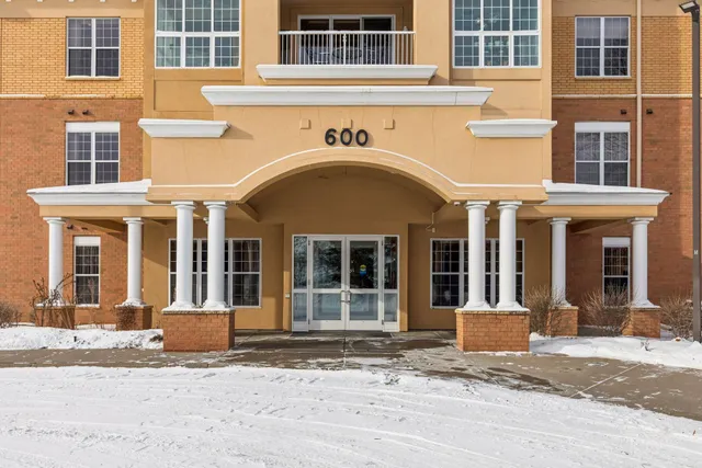 $365,000 | 600 Greenhaven Drive, Unit 110, Burnsville, MN 55306