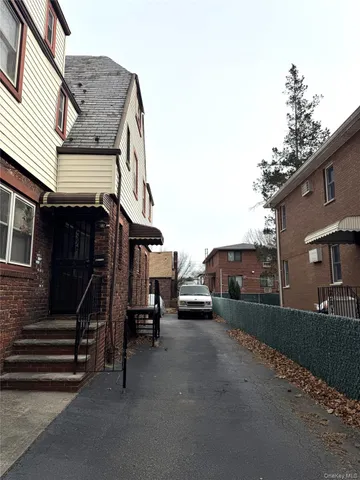 $2,900 | 40-17 194th Street, Unit 1R | Auburndale