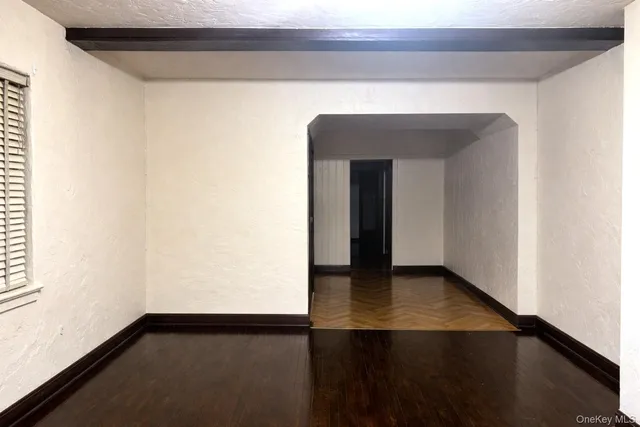 $2,900 | 40-17 194th Street, Unit 1R | Auburndale