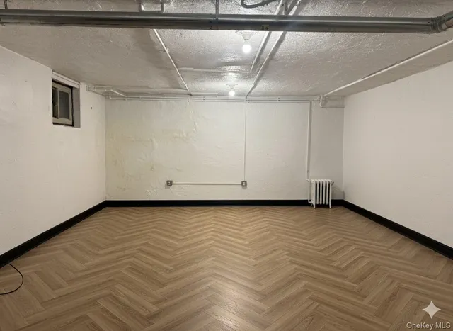 $2,900 | 40-17 194th Street, Unit 1R | Auburndale