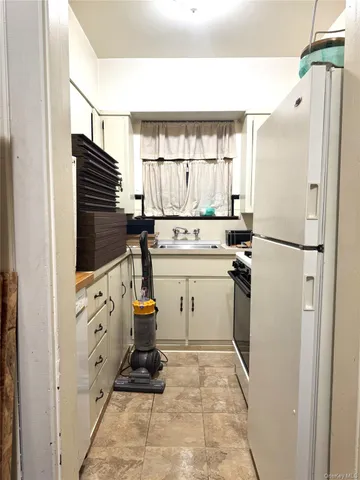 $2,900 | 40-17 194th Street, Unit 1R | Auburndale