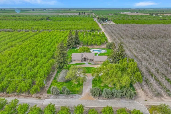 an aerial view of a yard