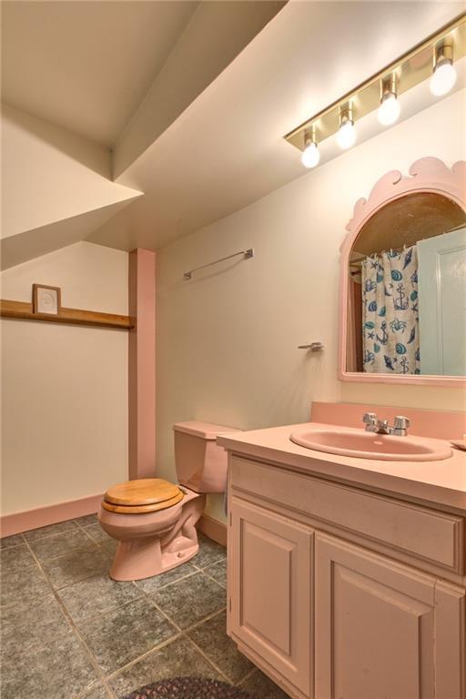 423 North Newcastle Road Newcastle, ME 04553 - Photo 26 of 32 2nd floor full bathroom