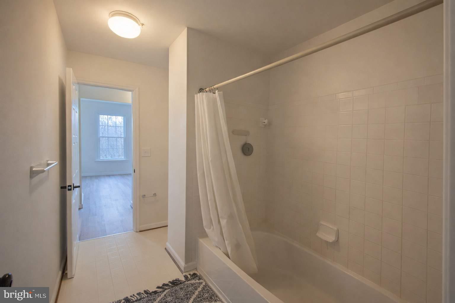 43068 Eustis Street Chantilly, VA 20152 - Photo 21 of 25 a bathroom with a bathtub