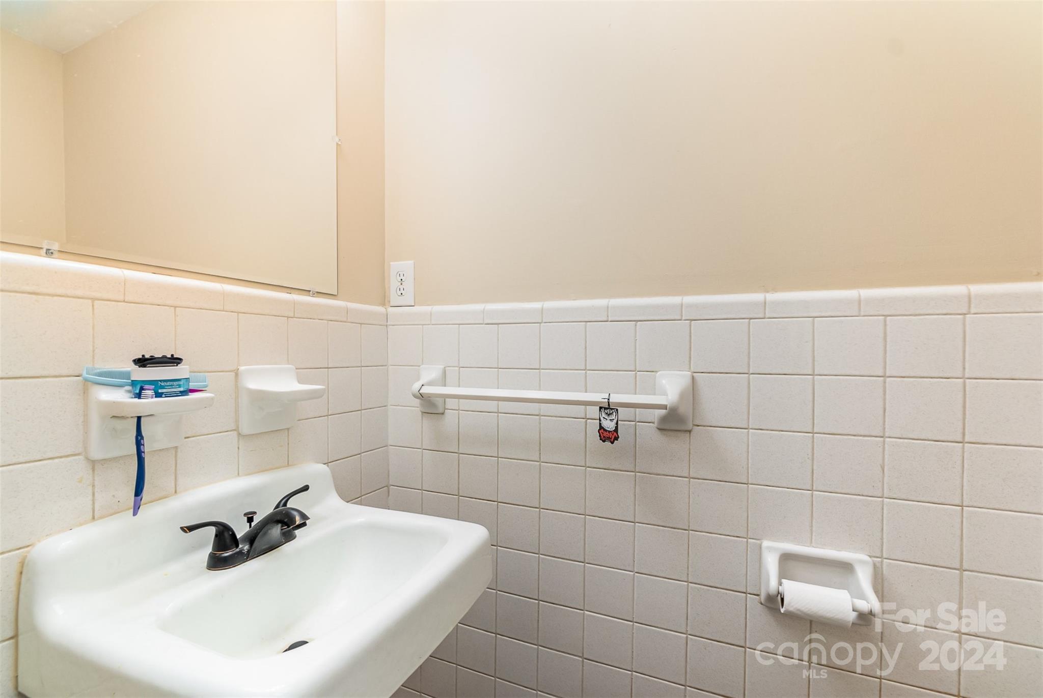 501 Weaver Street Cherryville, NC 28021 - Photo 16 of 26 a bathroom with a sink and mirror