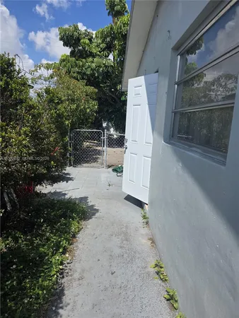 $1,750 | 8398 West 14th Avenue, Unit A, Hialeah, FL 33014