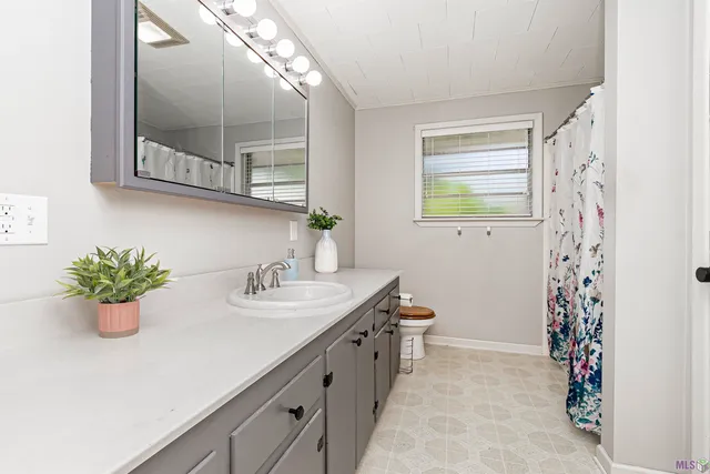 $180,000 | 12463 Faucheux Road, Gonzales, LA 70737