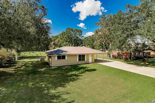 $180,000 | 12463 Faucheux Road, Gonzales, LA 70737