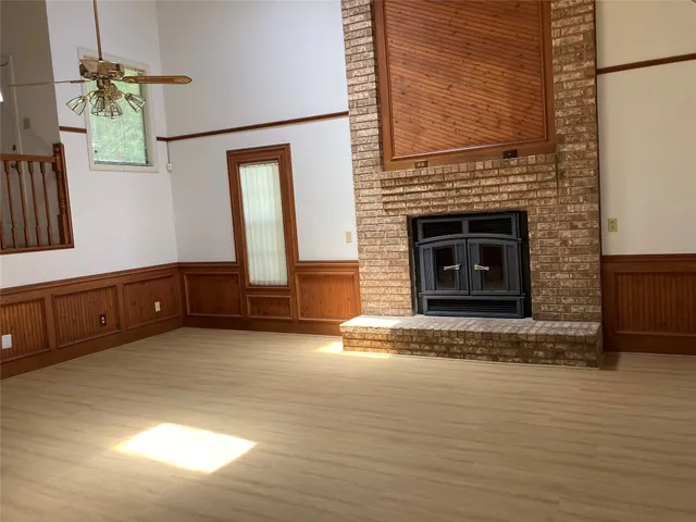 $2,750 | 554 Harbor Drive, Onalaska, TX 77360