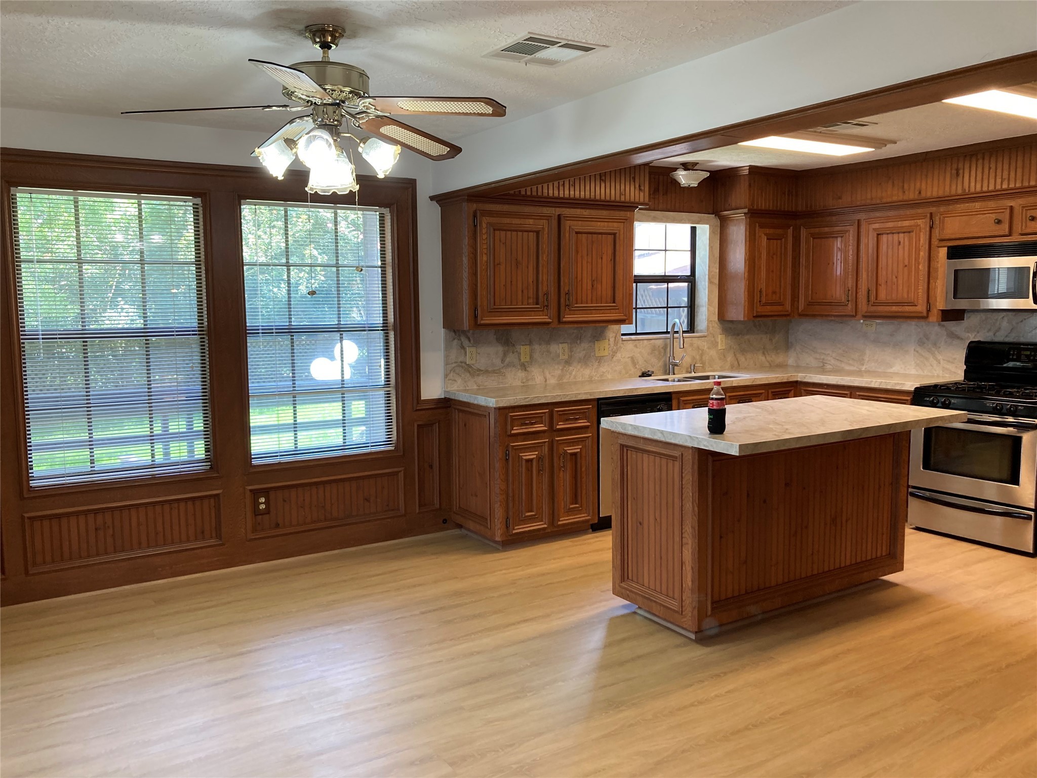 554 Harbor Drive Onalaska, TX 77360 - Photo 31 of 32 a kitchen with stainless steel appliances granite countertop a sink a stove and a wooden floors