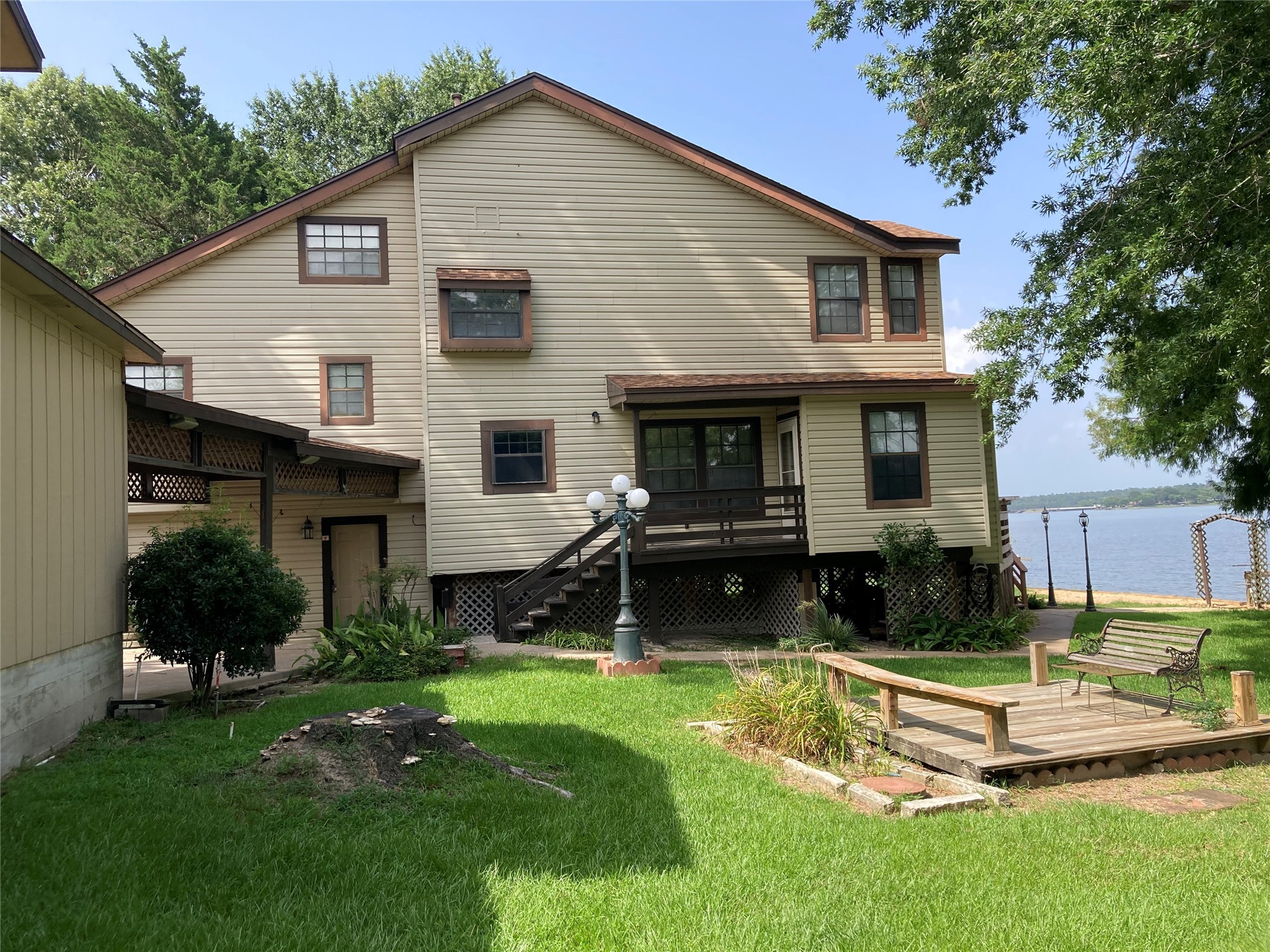 554 Harbor Drive Onalaska, TX 77360 - Photo 4 of 32 a view of house with a yard and a patio