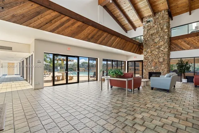 $174,900 | 370 Northwest 76th Avenue, Unit 204, Margate, FL 33063