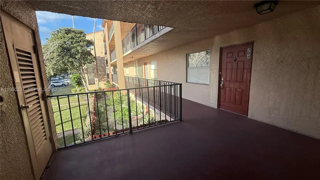 $174,900 | 370 Northwest 76th Avenue, Unit 204, Margate, FL 33063
