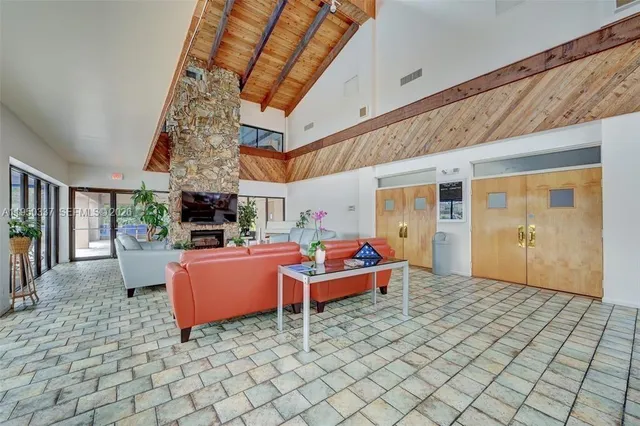 $174,900 | 370 Northwest 76th Avenue, Unit 204, Margate, FL 33063