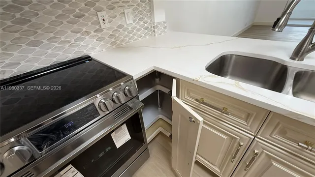 $174,900 | 370 Northwest 76th Avenue, Unit 204, Margate, FL 33063