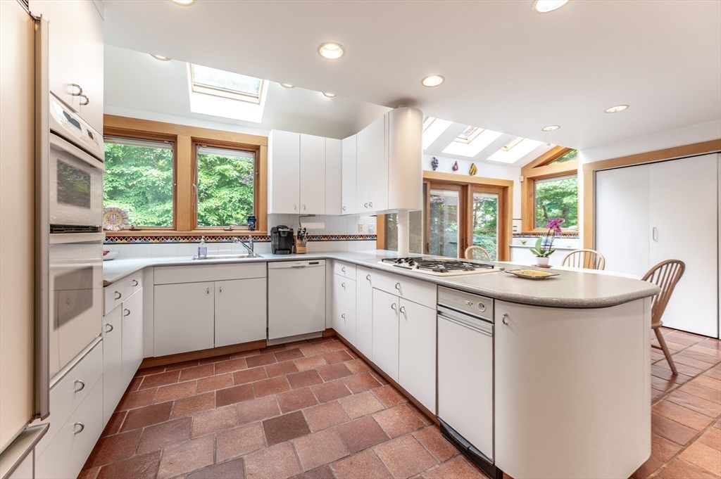 65 Hartman Road Newton, MA 02459 - Photo 8 of 28