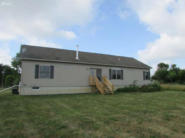 2484 West Ray Road Fenton, MI 48430 - Photo 17 of 17 21193931-16.JPG