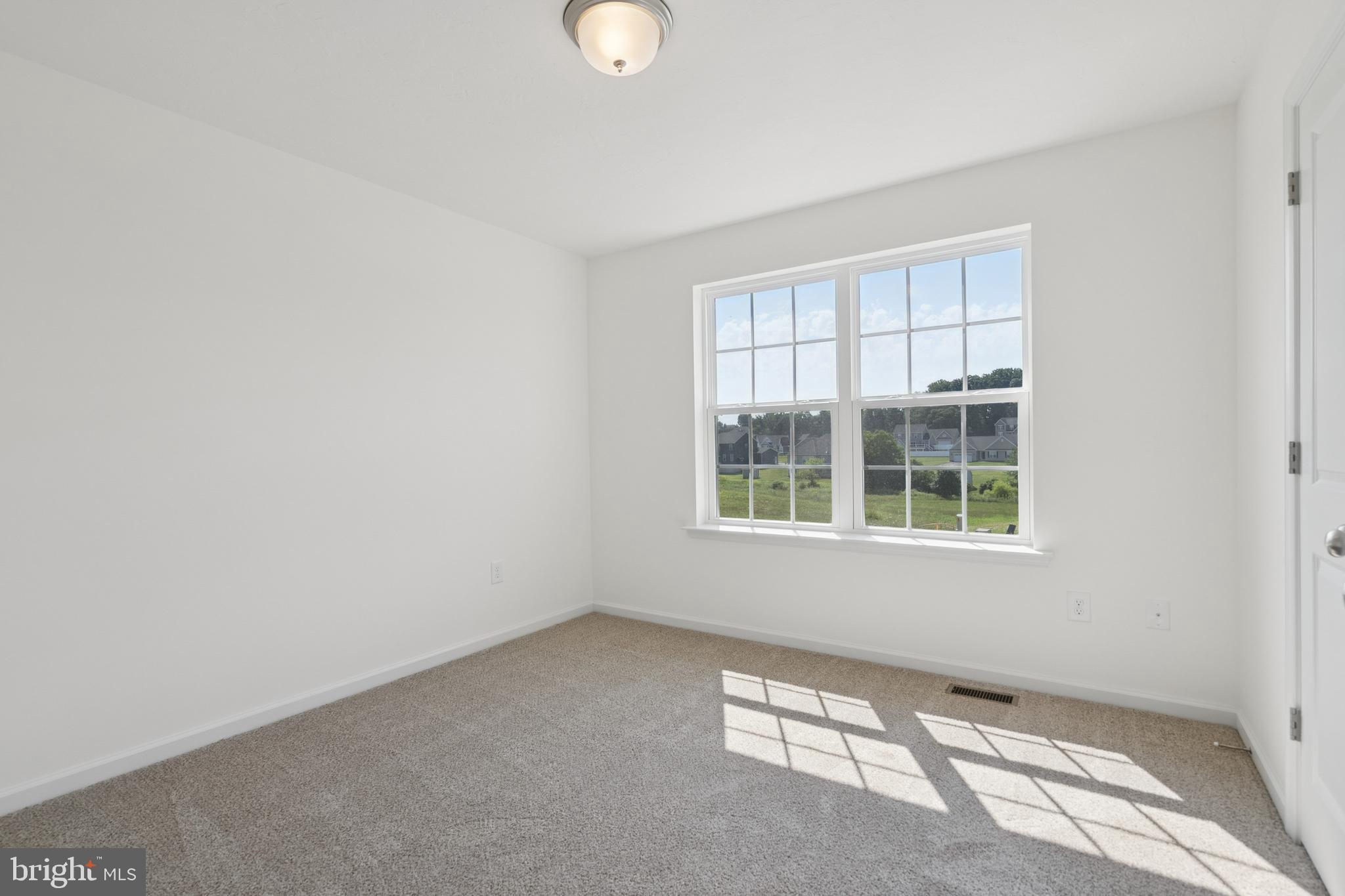 625 Ripple Drive, Unit 187 Hanover, PA 17331 - Photo 17 of 20 an empty room with a window