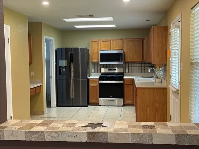 $2,175 | 104 Golden Gate Drive, Leander, TX 78641