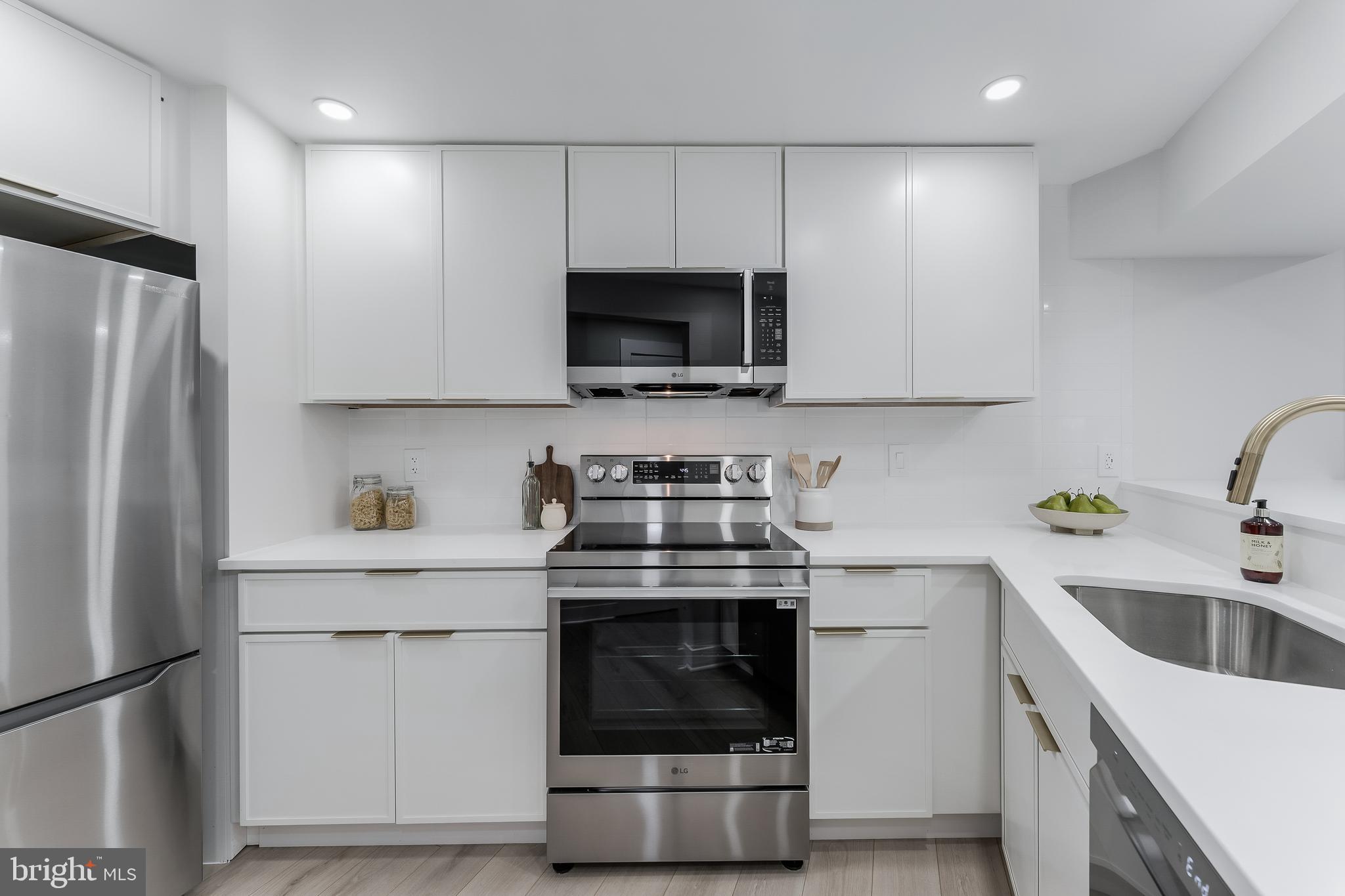 11213 Silentwood Lane Reston, VA 20191 - Photo 4 of 33