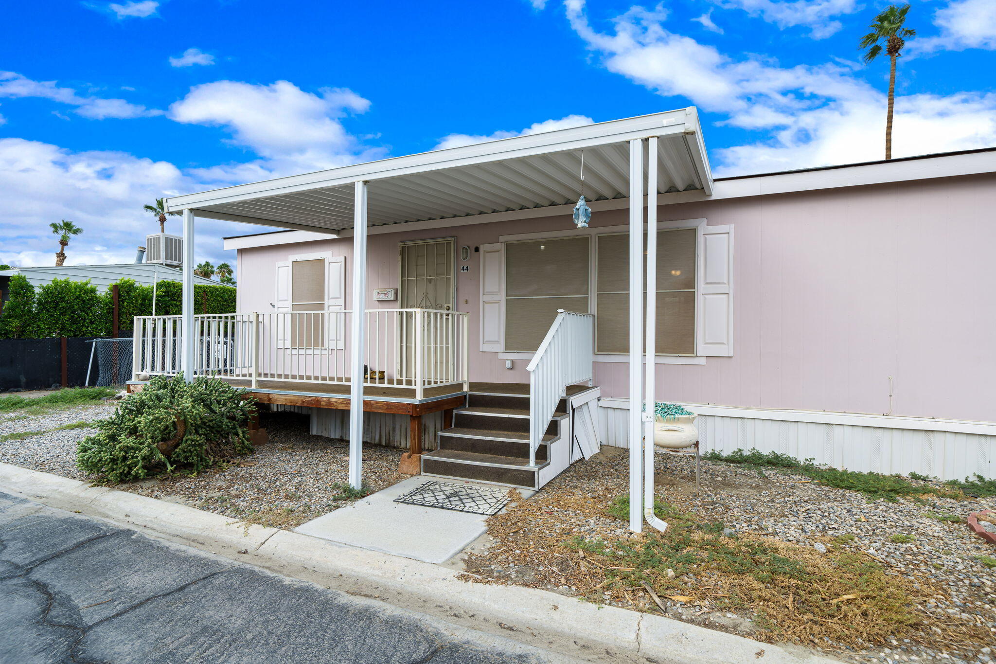 51555 Monroe Street, Unit 44 Indio, CA 92201 - Photo 3 of 17 9-web-or-mls-DFMonroe_OPMG_1025_009