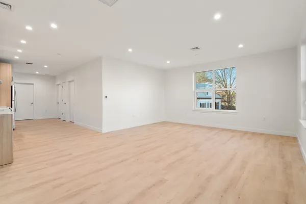 $1,175,000 | 1151 Walnut Street, Unit 201, Newton, MA 02461