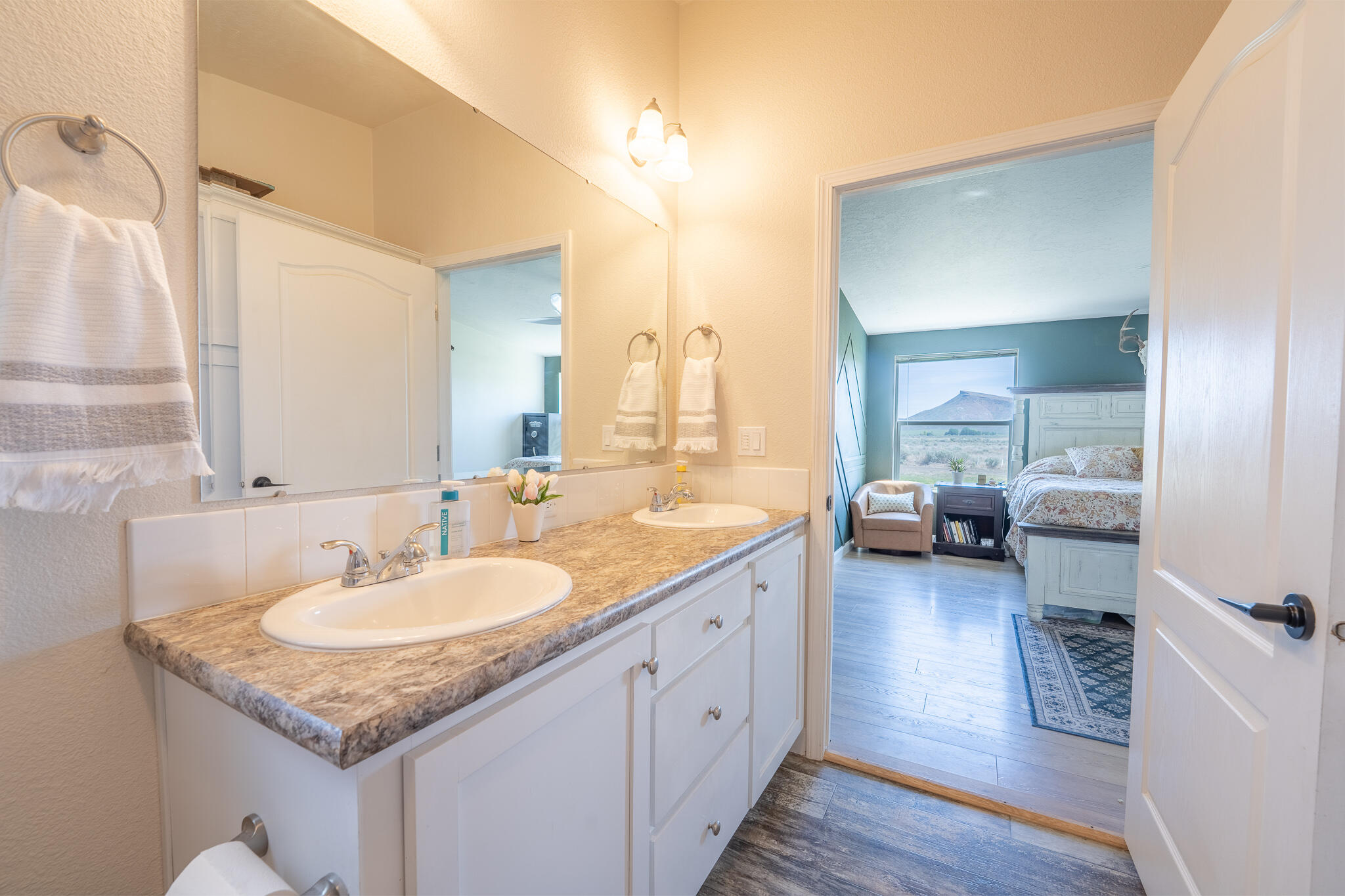 275 Cutoff Road Bellevue, ID 83313 - Photo 18 of 37 Primary Bathroom