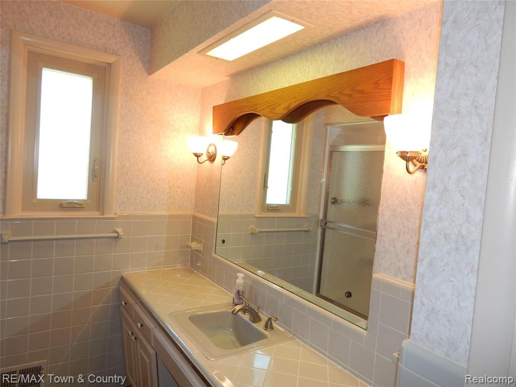 4197 Beecher Road Flint, MI 48532 - Photo 24 of 42