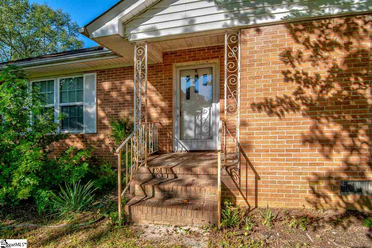 131 Abercrombie Road Gray Court, SC 29645 - Photo 12 of 36