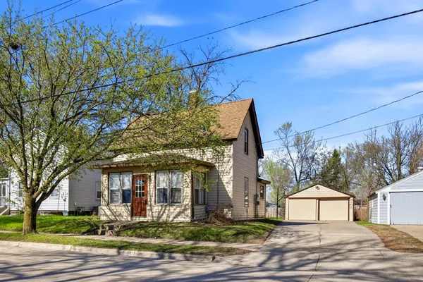 $199,900 | 914 North Elm Avenue, Owatonna, MN 55060