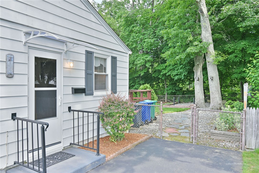 50 Graybar Road Warwick, RI 02888 - Photo 2 of 29