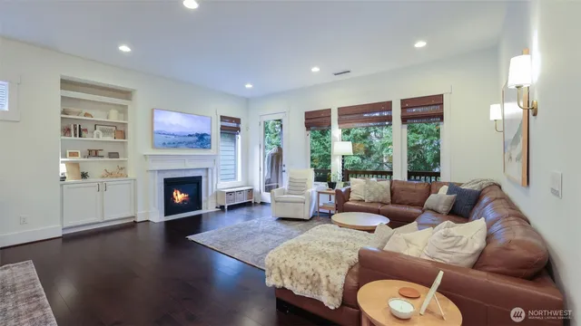 $1,399,950 | 629 Field Place Northeast, Renton, WA 98059