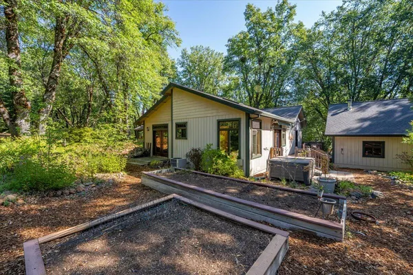 $899,900 | 815 Quail Court, McCloud, CA 96057